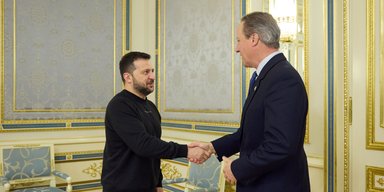 "Хотів, щоб мій перший візит був саме до вас": до Києва прибув голова МЗС Британії Девід Камерон (відео)