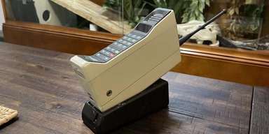 Первый мобильный телефон вышел 43 года назад: что он умел и как Motorola изменила мир (фото, видео)