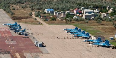 РФ спрятала свою авиацию в Таганроге после удара ATACMS (спутниковые снимки)