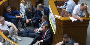 Слова-убийцы. Как политики топят страну в словесной рухляди