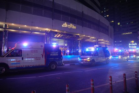 На місце пожежі у Дубаї приїхали швидкі