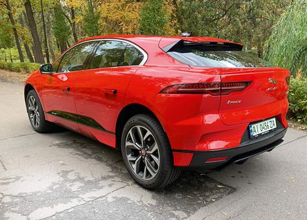 экстерьер Jaguar I-PACE вид сзади, внешность Ягуар i pace, jaguar i pace 2021, ягуар электромобиль кроссовер i pace