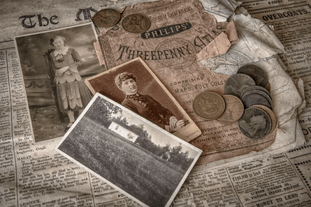 Заброшенный коттедж, старый дом,  дом застыл во времени, часть истории, фермерский дом, старые вещи, напоминание о трагедии