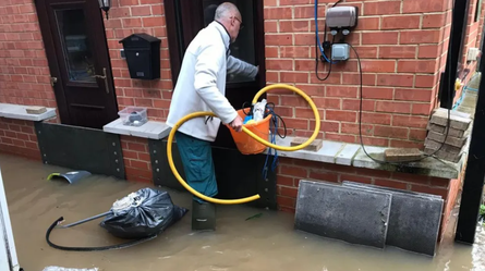 Продаж нерухомості, купівля житла, проклятий будинок, повені й підтоплення, Велика Британія, курйози, фото