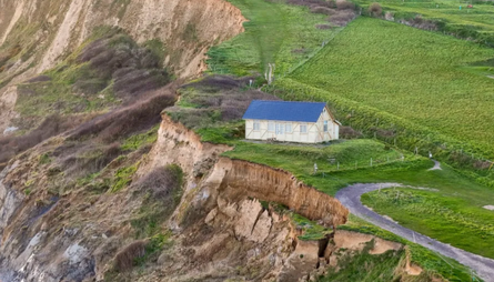 Будинок з серіалу Бродчерч скоро впаде у море, зсув ґрунту, стихія, ерозія землі, Велика Британія