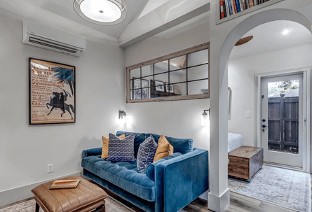 подружжя перетворило старий гараж на комфортне житло, щоб допомогти синові розпочати бізнес