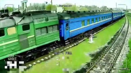 Удар ЗС РФ по потягу у Херсоні - скриншот з відео Удар ЗС РФ по потягу у Херсоні