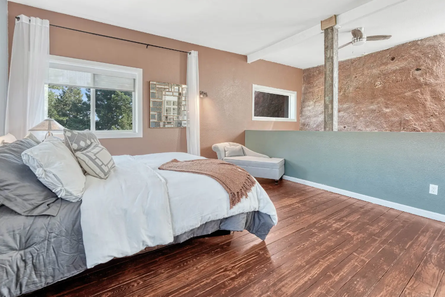 Дом в скале, поместье среди гор, объект недвижимости, продажа жилья, особняк посреди красной горы в Колорадо