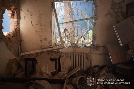 Обстріл Запоріжжя - ЗС РФ атакували цивільний об'єкт - фото Російські війська завдали ударів по житловій забудові Запоріжжя