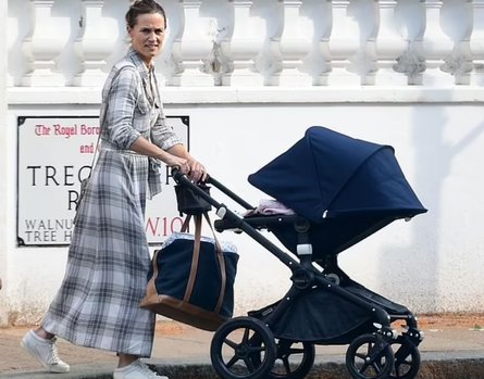 Пиппа Миддлтон, материнство, дочь, прогулка