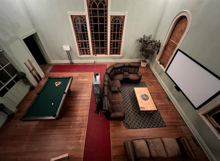 Церковь стала жилым домом, храм превратился в дом для молодой семьи, ремонт, недвижимость, жилье, жилье