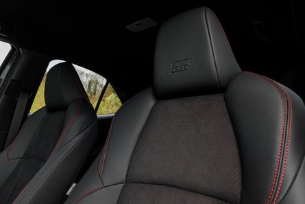 салон Toyota Yaris Cross GR Sport