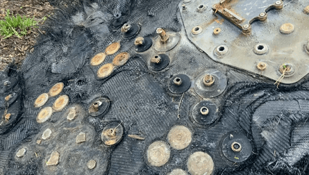 Загадочный объект в лесу, упал с неба, прилетел с космоса, необычная находка, металлический предмет, загадочный предмет