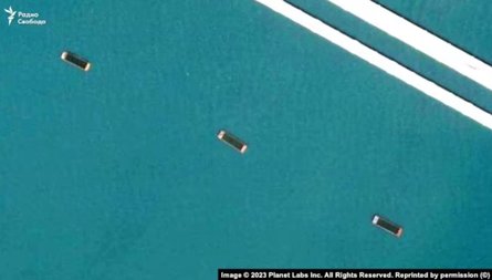 Баржі біля Кримського мосту - вигляд при збільшенні