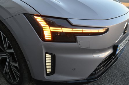 фара Volvo ES90
