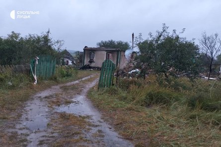 В Копиллі боєприпас з літака впав на будинок