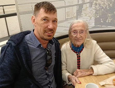 Умерла 104-летняя женщина из Австралии, которая полюбила своего внука, истории любви