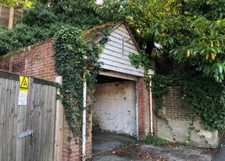 Женщина превратила гараж в дом, старый гараж, туалет, заброшенный гараж, старые вещи, ремонт старых вещей, роскошный дом, гостевой домик