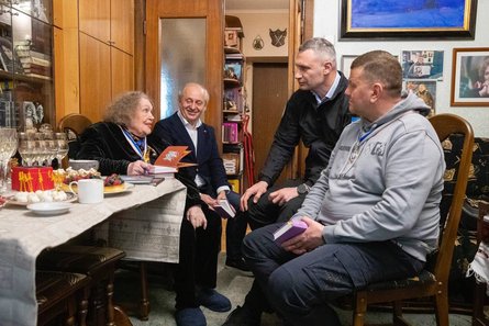 Віталій Кличко, Валерій Залужний, Ліна Костенко, Почесний громадянин Києва, звання