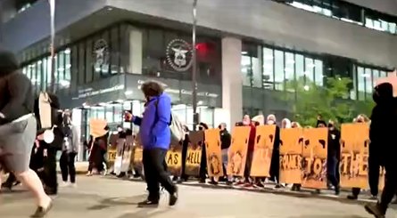 протестующие, улица, плакаты, огайо, фото