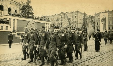 парад в киеве, ретро фото, советская армия, парад 1945