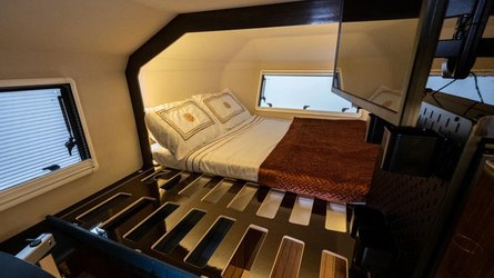 дом на колесах Tesla