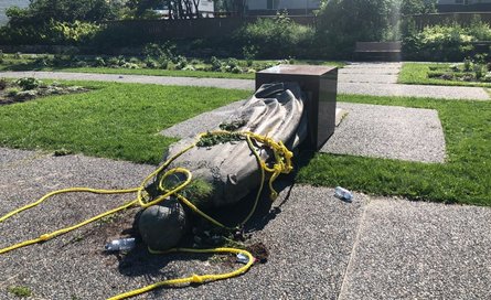 Канада, монумент, вандали,