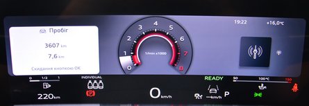 екран Audi Q3