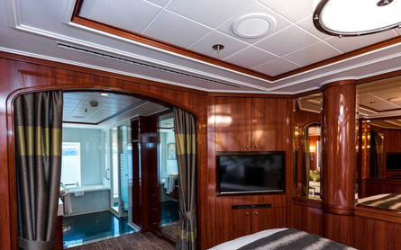 корабль для нудистов Norwegian Pearl, путешествия, судно, путешествия, курьезы, фото, плавание, отдых для богатых