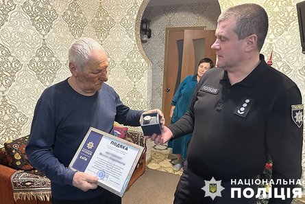 полиция киева, награда, святошинский район, ракетный обстрел, горящий автомобиль