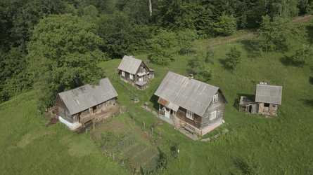 Хата Марії сред лісу