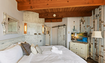 Башня Сансет Бич