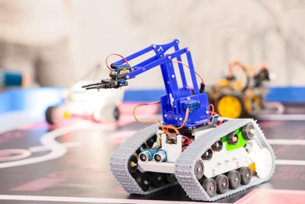 Робот, дрон