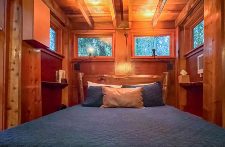 Домики на дереве в США, отель Treehouse Point, домики посреди леса, интерьеры, уникальные локации, путешествия, туризм