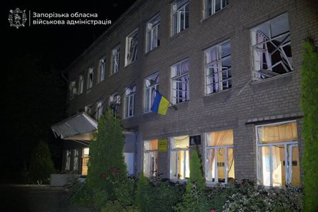 Обстріл Запоріжжя - ЗС РФ атакували цивільний об'єкт - фото Російські війська завдали ударів по житловій забудові Запоріжжя