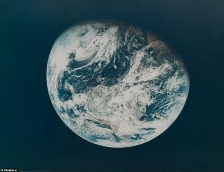 Первый снимок полной Земли