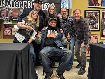 Сам удома, актори Сам удома, Нью-Йорку