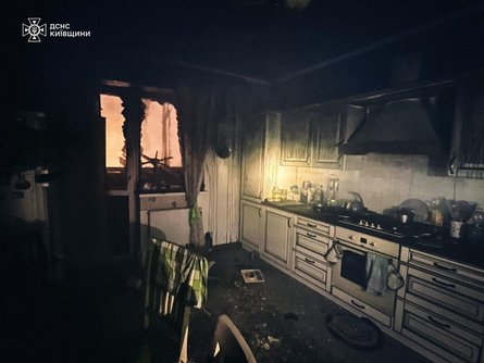 ночная атака, удар по Киевской области, падение обломков, последствия атаки, пожар в доме, удар по Киевской области