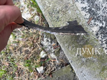 Обломки баллистики, которая прилетела по Киевскому району Харькова