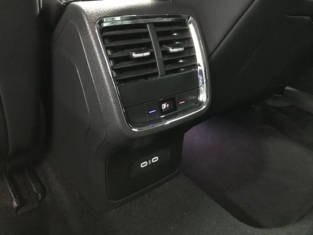 интерьер и задний ряд новой Skoda Octavia A8 видео обзор и тест-драйв