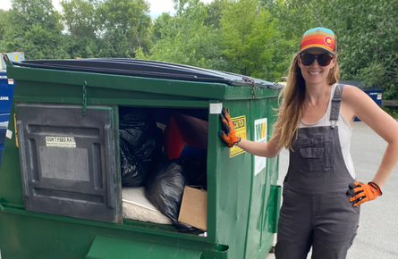 Как зарабатывать деньги на мусоре, как продавать мусор, пара познакомилась возле мусорного контейнера