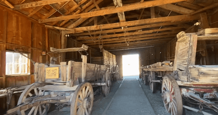 Город-призрак, заброшенный город, шахтерский город, город в горах, руины, разрушенные дома, любимое место туристов, дом в горах