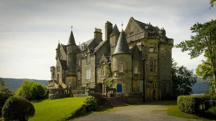 Супруги купили замок, ремонт, реставрация жилья, гнилой фундамент, покупка недвижимости, интересные истории