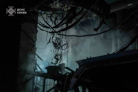 Обстріл РФ, обстріл 7 листопада, Київ пожежа, рятувальники, будинок