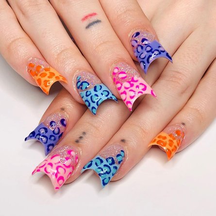 ногти-клеш, утиные ногти, Duck nails, тренды маникюра, тренд маникюра 2021, маникюр, форма ногтей