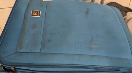 Багаж в аеропорту, валіза, скандал в аеропорту, літак, переліт, курйози, Кіпр, Велика Британія