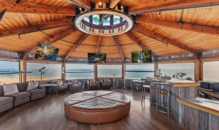 Башня Сансет Бич