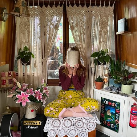 Молодая пара живет в лодке, чтобы не платить за аренду, недвижимость, жилье, Великобритания, фото, интересные истории