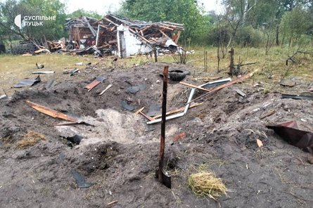 Наслідки падіння боєприпасу на будинок в Копиллі