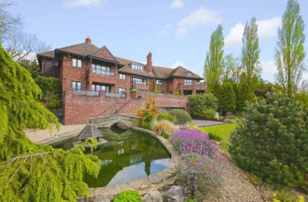 Обмен биткоинов, финансовые махинации, работник ресторана, Великобритания, мошенники, суд, курьезы